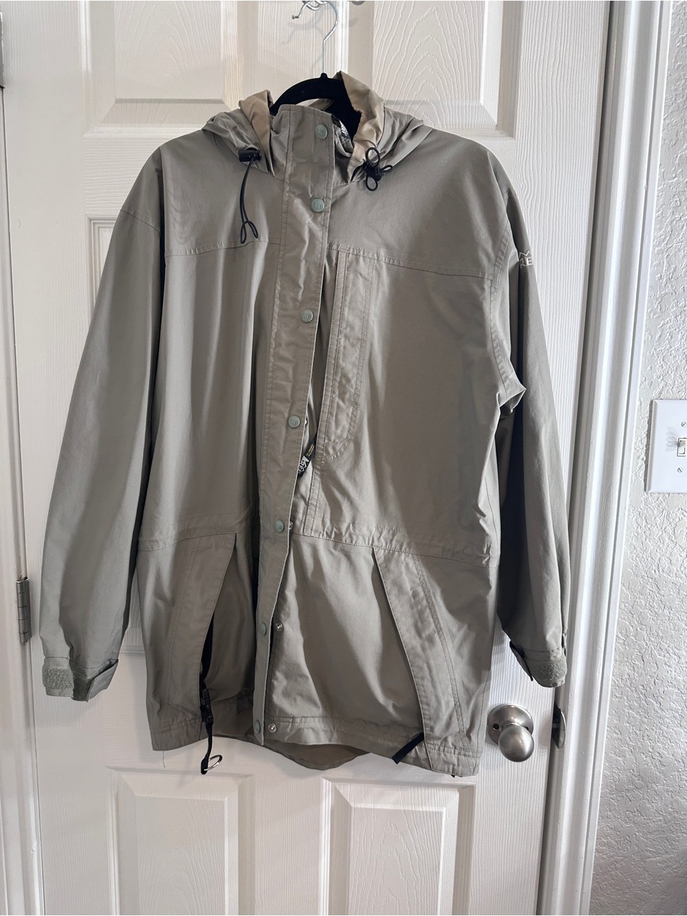 Vintage REI Gore-Tex Taupe Hooded Rain Jacket Women’s L